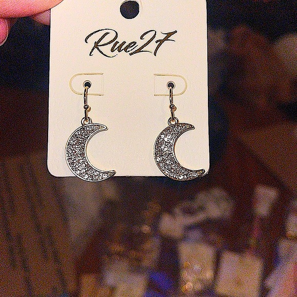 👻BOGO50%👻 🆕🌿🌙RUE 27: Crystal Paved Crescent Moon Dangle Drop Earrings - Picture 3 of 4